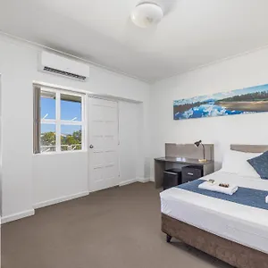 Lees 3*, Ingham Australia